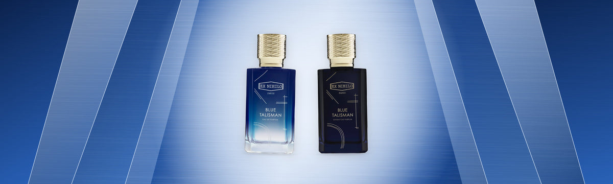 Blue Talisman und Blue Talisman Extrait von Ex Nihilo vor blau-metallischem Hintergrund
