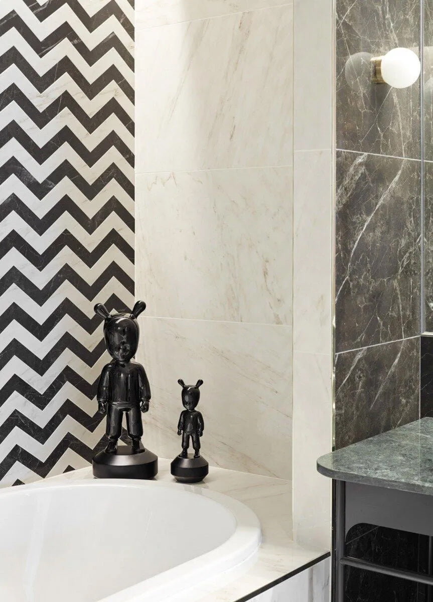 The Guest, small, Jaime Hayon