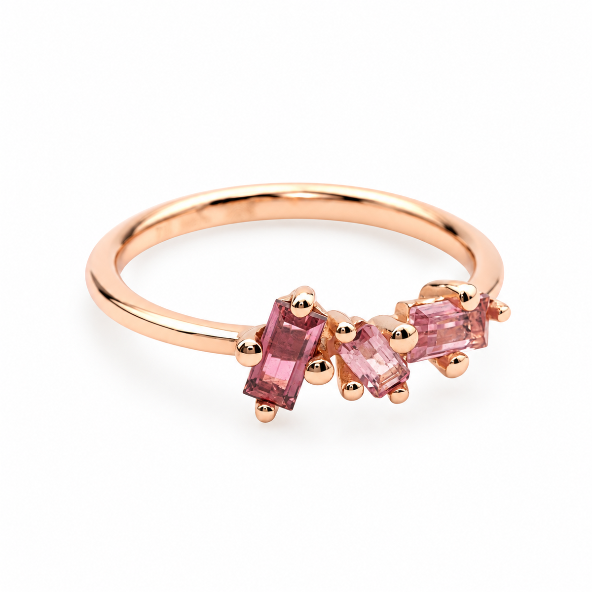 Noën Ring Luz S aus 18kt Roségold mit pinkfarbenem Turmalin im Baguetteschliff