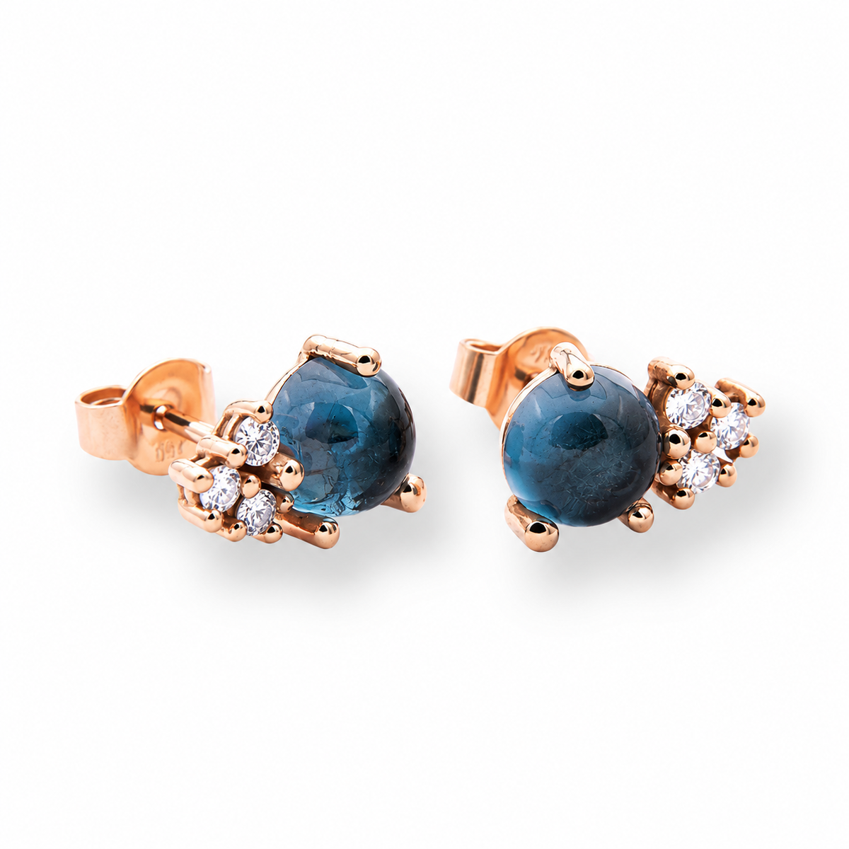 Noën Ohrstecker Stellini Large aus 18kt Roségold mit London Blue Topas-Cabochon und Diamanten