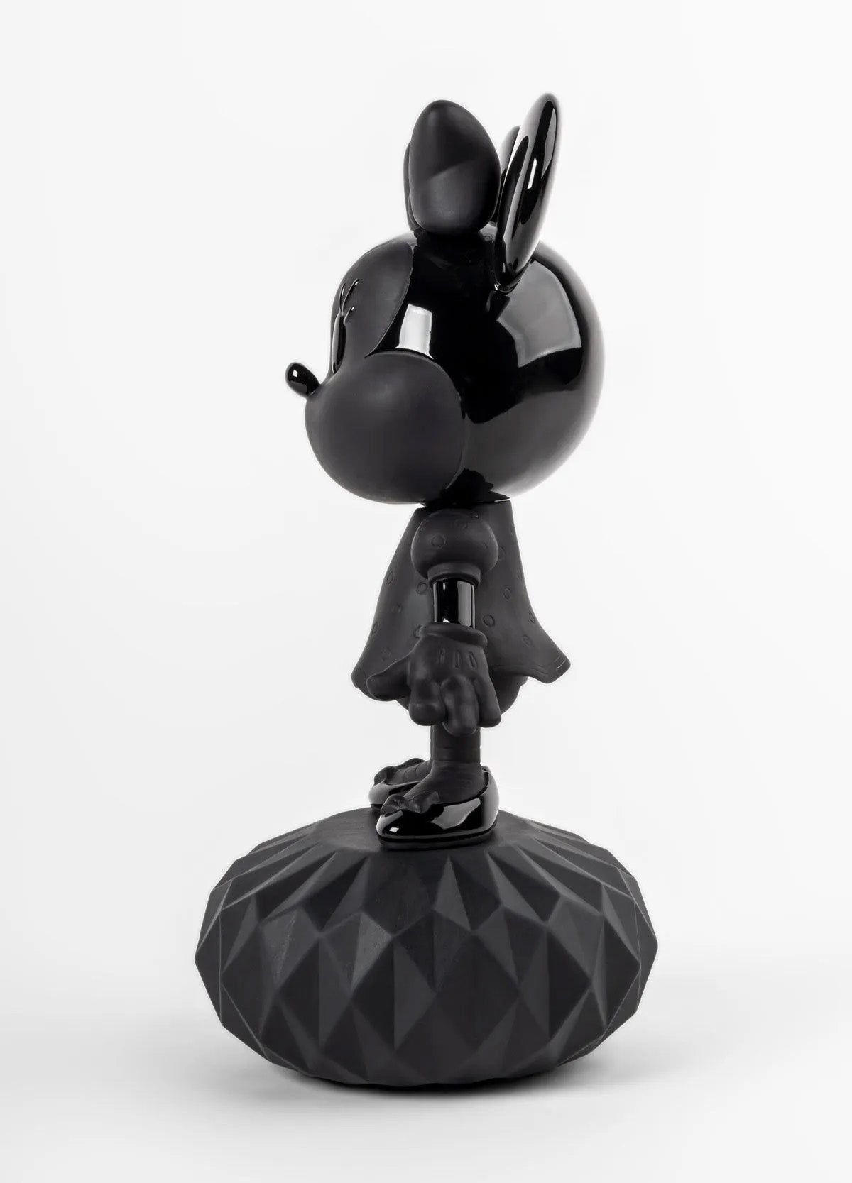 Lladró Statue Minnie in black