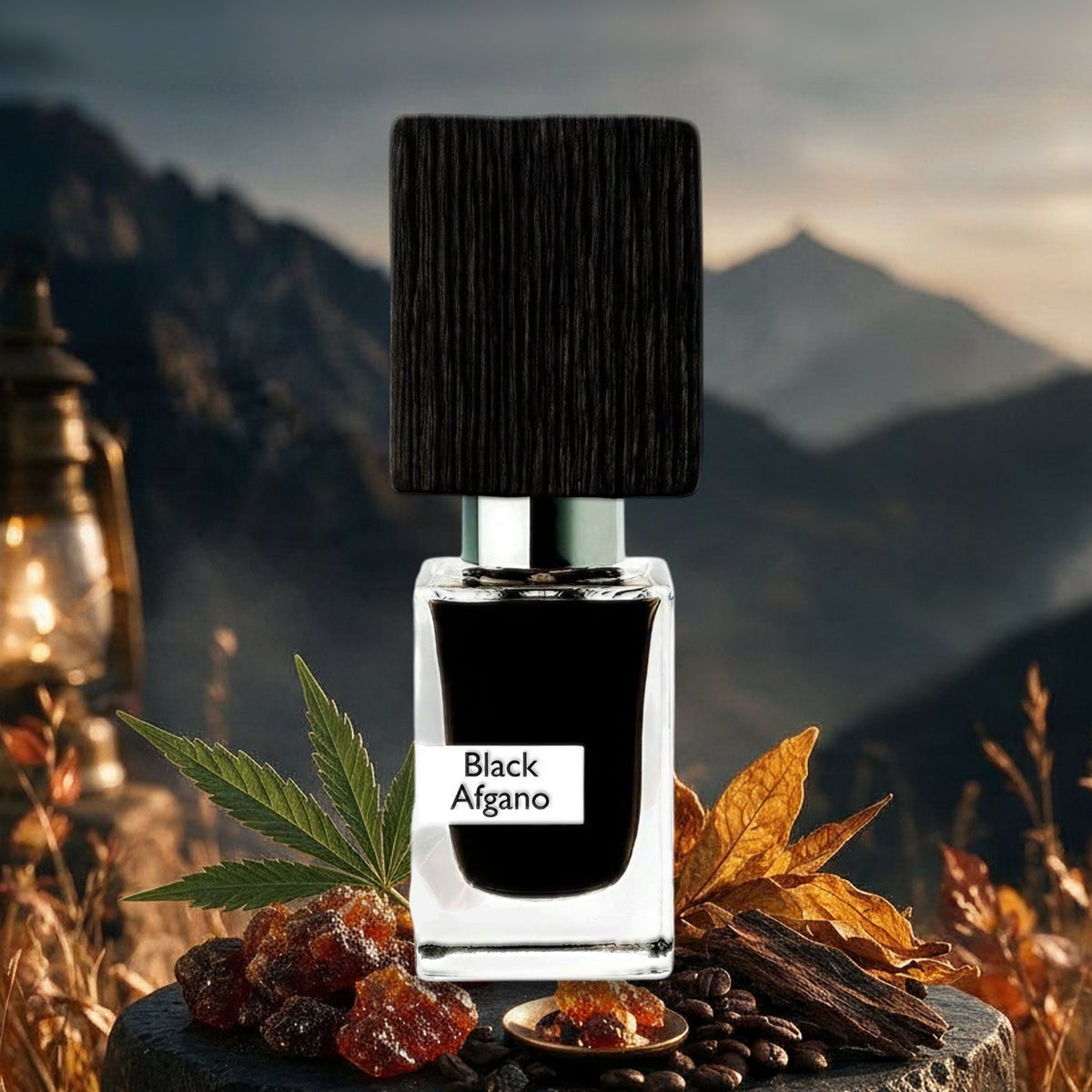 Black Afgano von Nasomatto mit Harz, Hanfblatt, Tabak und Kaffeebohnen vor dem Hindukusch in der Herbstdämmerung