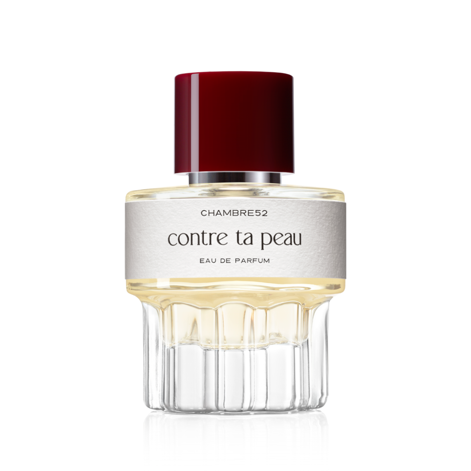 52ml Flakon von Contre ta Peau von Chambre52 – rundes Glasflakon mit bordeauxrotem Verschluss und cremeweißem Etikett.