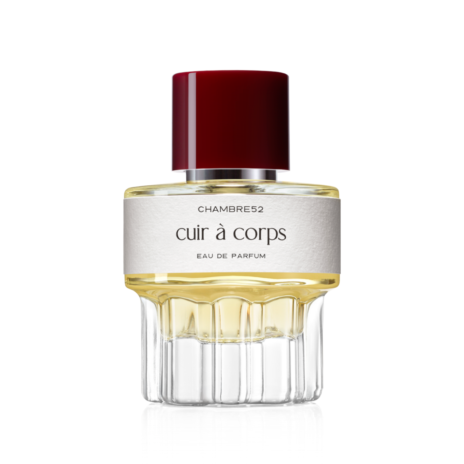 52ml Flakon von Cuir à Corps von Chambre52 – rundes Glasflakon mit bordeauxrotem Verschluss, cremeweißem Etikett und goldfarbenem Duft.