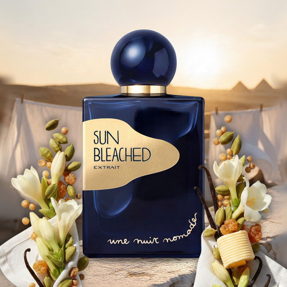 Sun Bleached Extrait von Une Nuit Nomade auf einem Dach in Ägypten mit wehender Leinenwäsche im Spätsommer, mit Tuberose