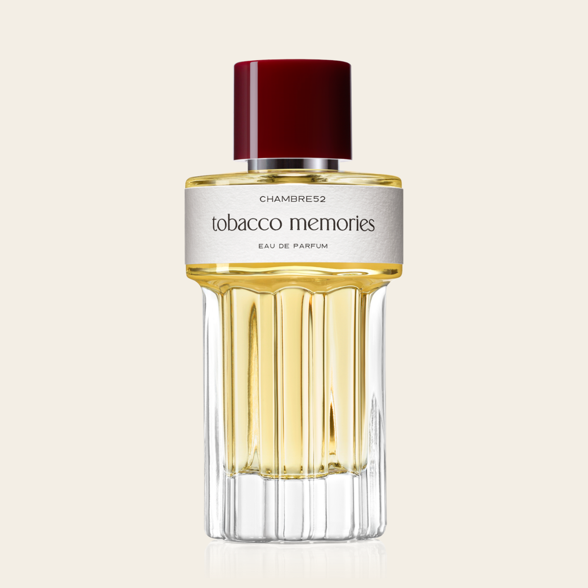 100ml Flakon von Tobacco Memories von Chambre52 – rundes Glasflakon mit bordeauxrotem Verschluss, cremeweißem Etikett und goldfarbenem Duft.