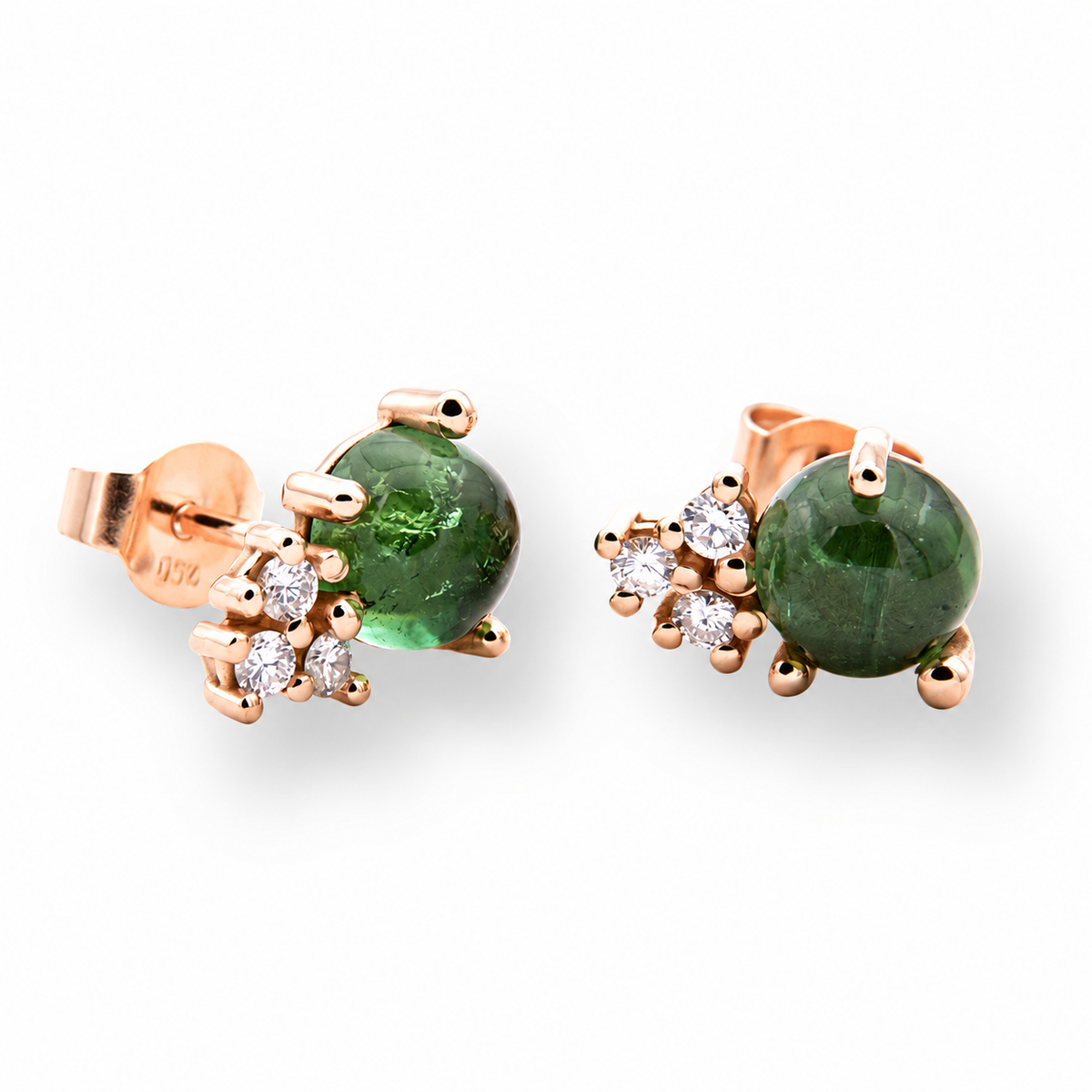 Noën Ohrstecker Stellini Large aus 18kt Roségold mit grünem Turmalin-Cabochon und Diamanten