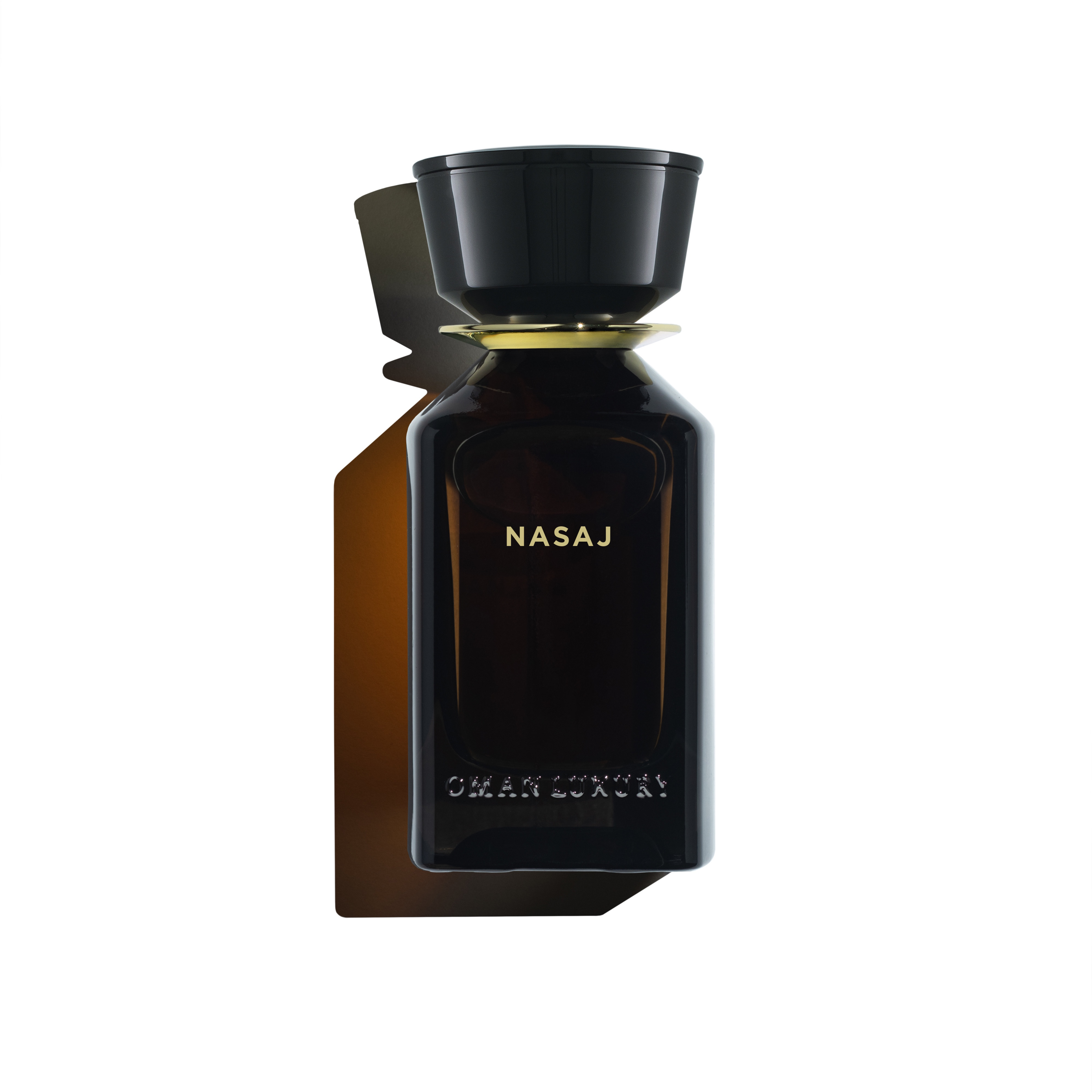 Dunkler Omanluxury Nasaj Eau de Parfum Flakon mit schwarzem Glas, goldfarbenem Logo und skulpturalem schwarzem Verschluss.