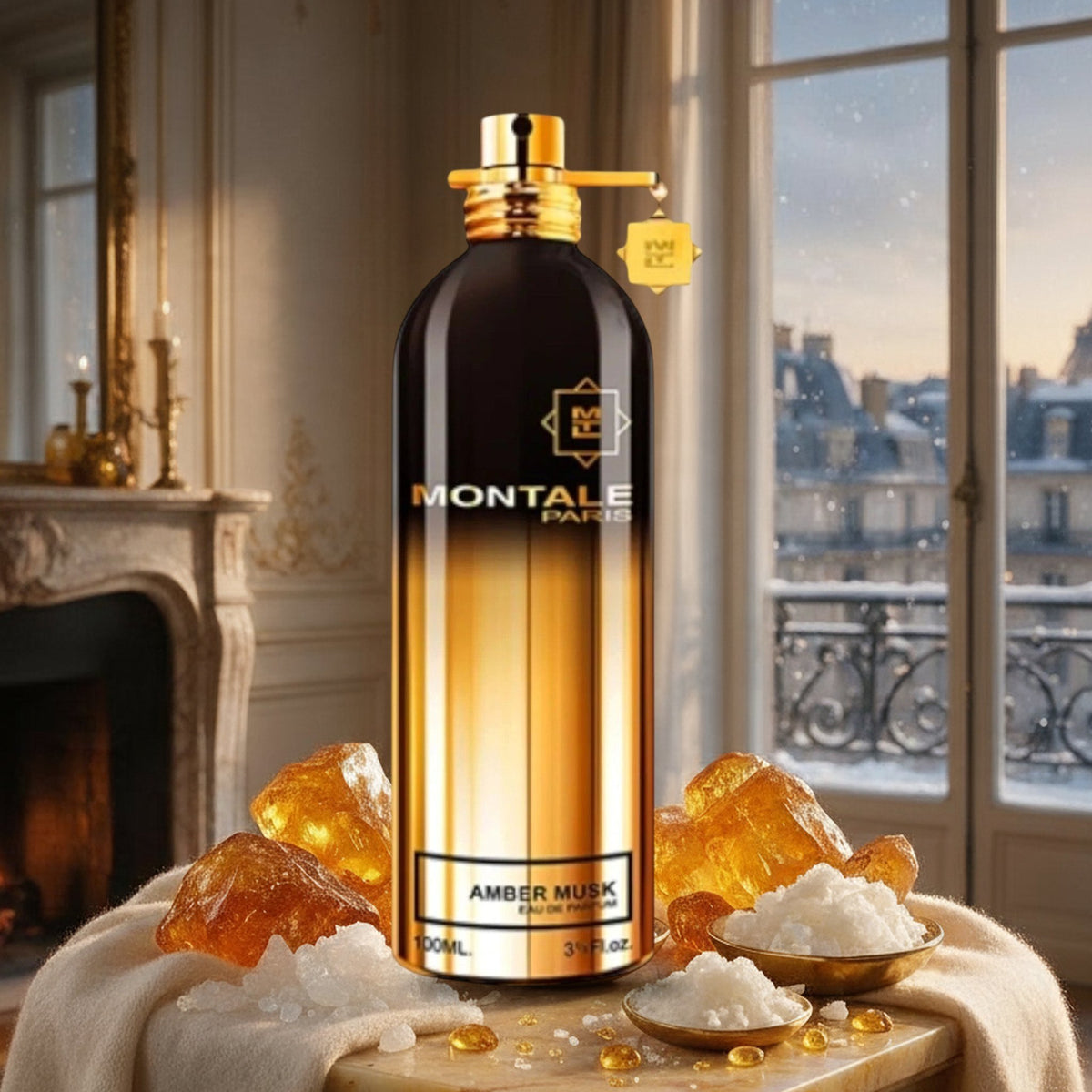 Amber Musk von Montale mit goldenem Amber und weißem Moschus vor Kamin und verschneiten Pariser Dächern im Winter