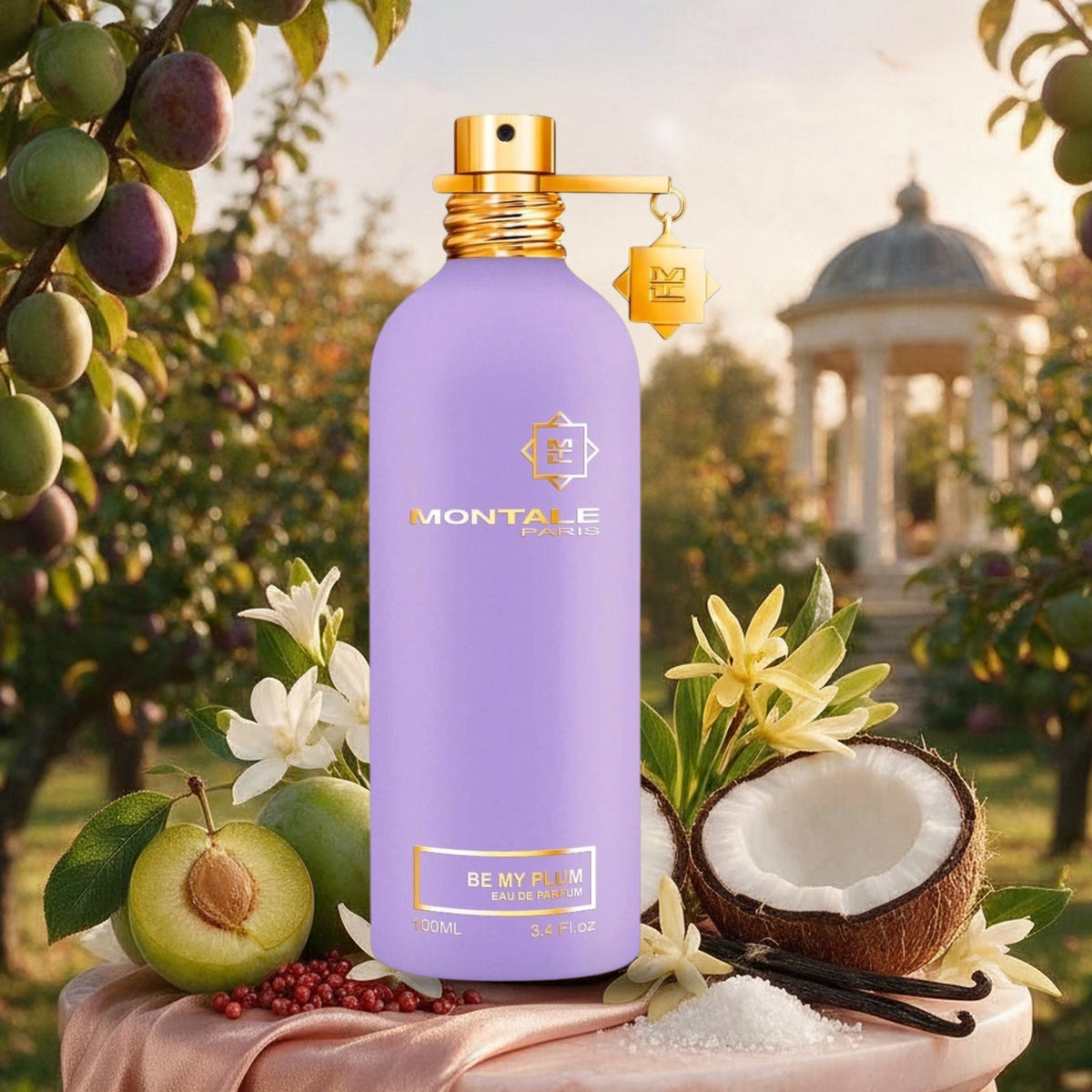 Be My Plum von Montale mit grüner Pflaume, Kokosnuss, Tiaré und Vanille vor Pflaumengarten mit Pavillon im Spätsommer