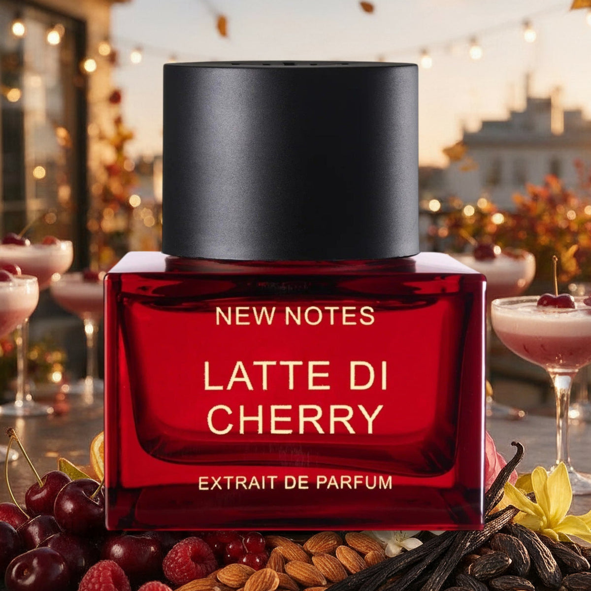 Latte di Cherry von New Notes mit Kirschen, Himbeeren, Mandeln und Vanille vor Cocktail-Dachterrasse am Herbstabend