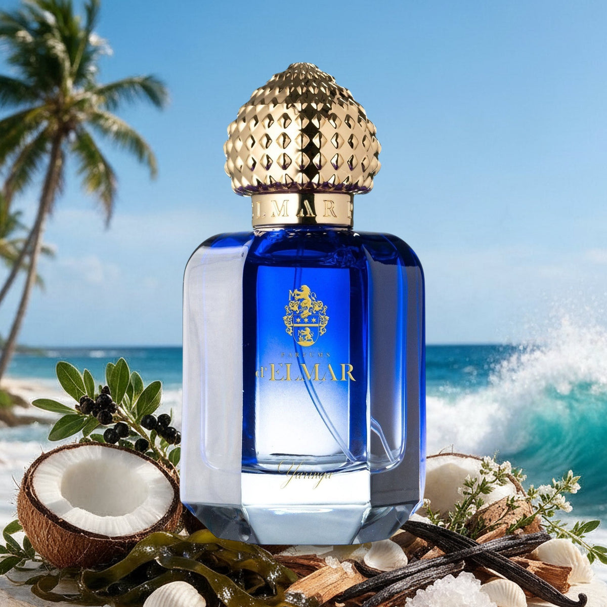 Yaringa von Parfums d'Elmar mit Kokosnuss, Myrte, Seetang und Vanille vor tropischer Küste mit Palmen und Brandung im Sommer